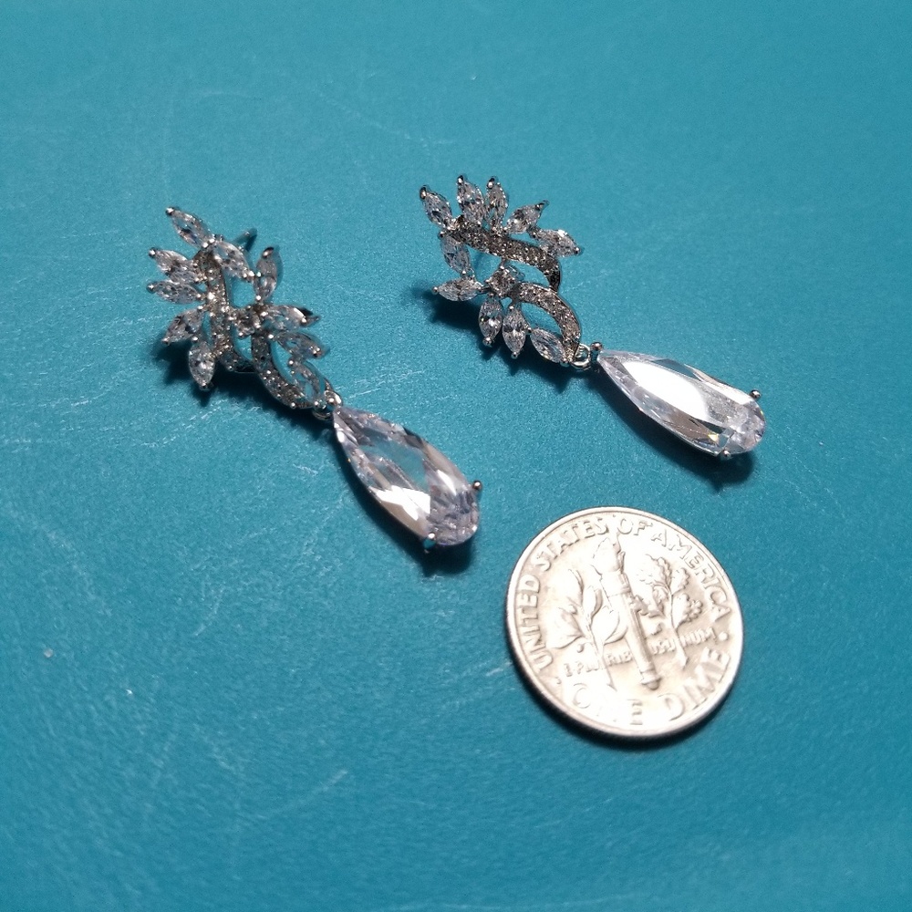 Cz FLOWER EARRINGS - Picture 4 of 5